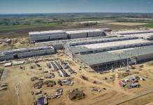 Volkswagen świętuje zawieszenie wiechy pod nową fabrykę w Białężycach k. Wrześni