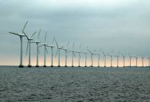 OZE przyszłością energetyki. W Europie szybko rozwija się energia wiatrowa, szczególnie farmy morskie