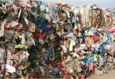 Najnowszy raport UOKiK krytykuje "ustawę śmieciową". Ministerstwo Środowiska odpiera oskarżenia