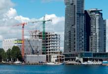 Gdynia: Zawieszono wiechę nad hotelem Waterfront